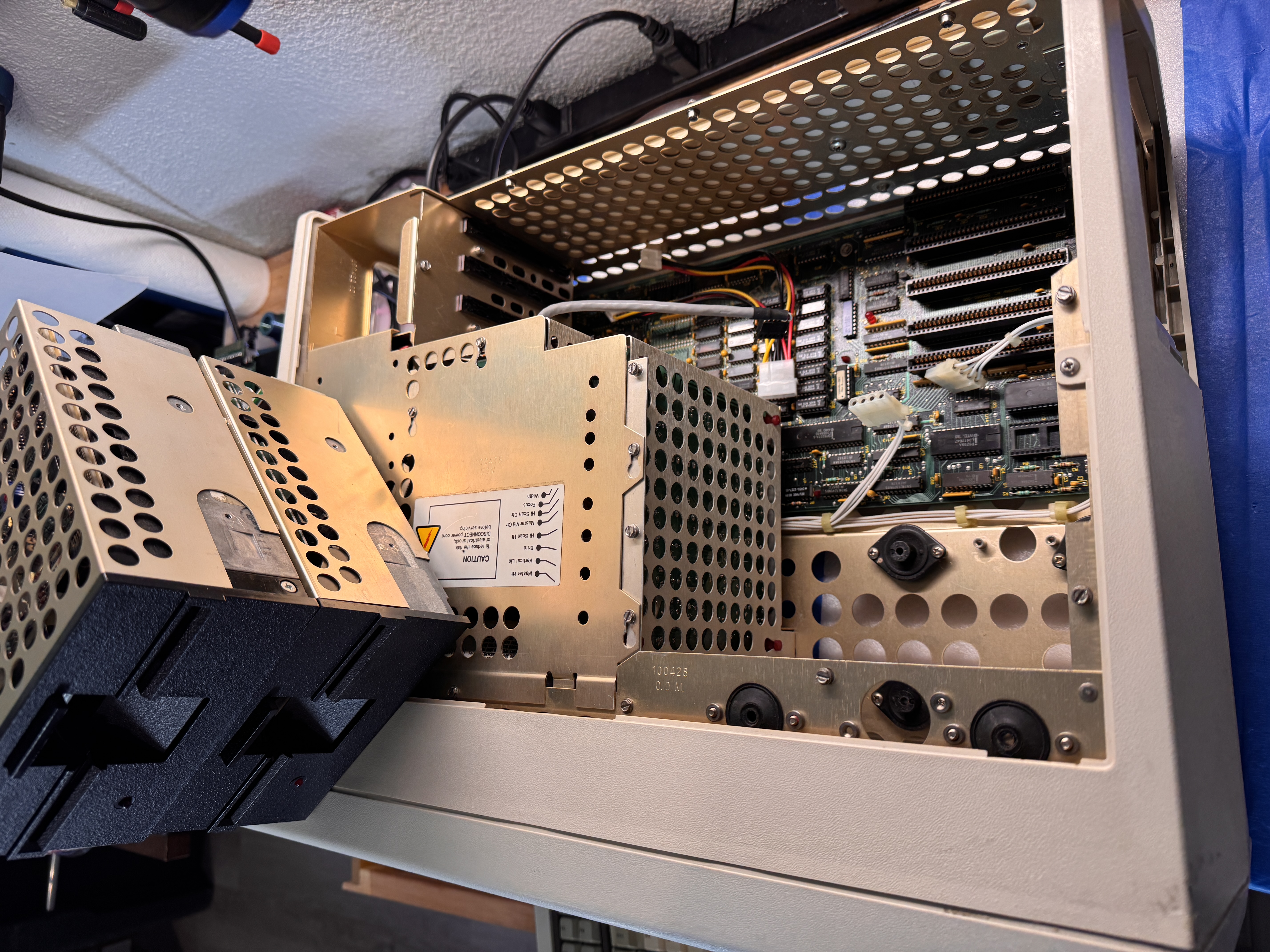 Drive and internal assembly of the Compaq Portable